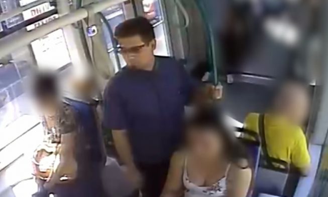 Rendőrség keresi a férfit, aki előkapta a gyíkot a négyeshatos villamoson img