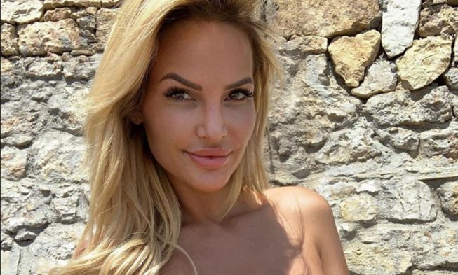 Zimány Linda fürdőruhája visszahozza a kánikulát img
