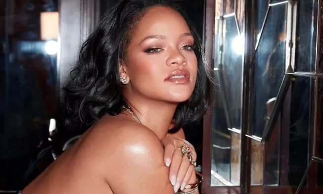 Rihanna-ról úgy szaggatnánk le ezt a falatnyi apróságot, hogy abba nem lenne köszönet img